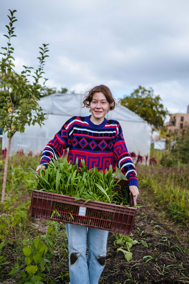 Visite de Zone Sensible, ferme urbaine situee a Saint-Denis melant terres agricoles et experimentations artistiques